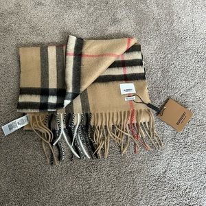 -Burberry Scarf (Beige color)
-Brand new